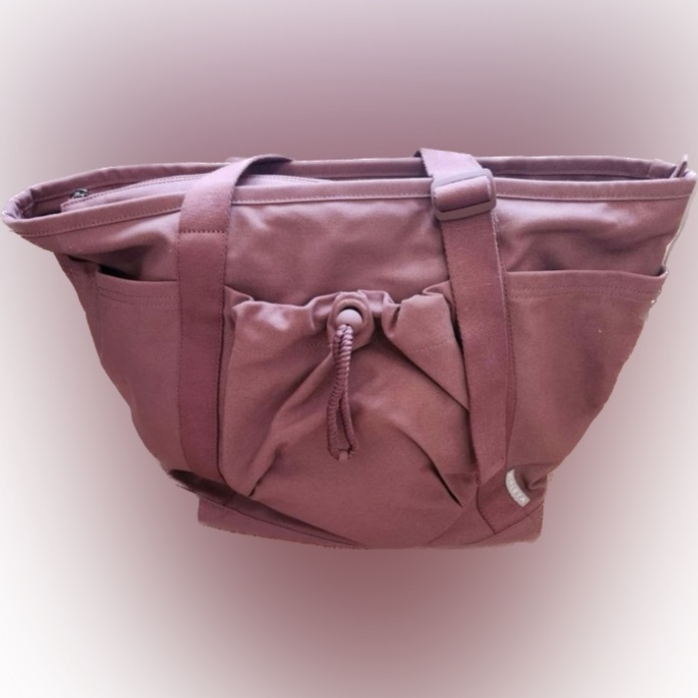 Barely used Athleta weekender bag.